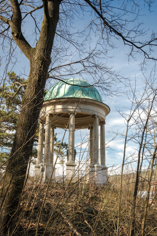 Tempel am Weg zur Waldhütte am Guglzipf