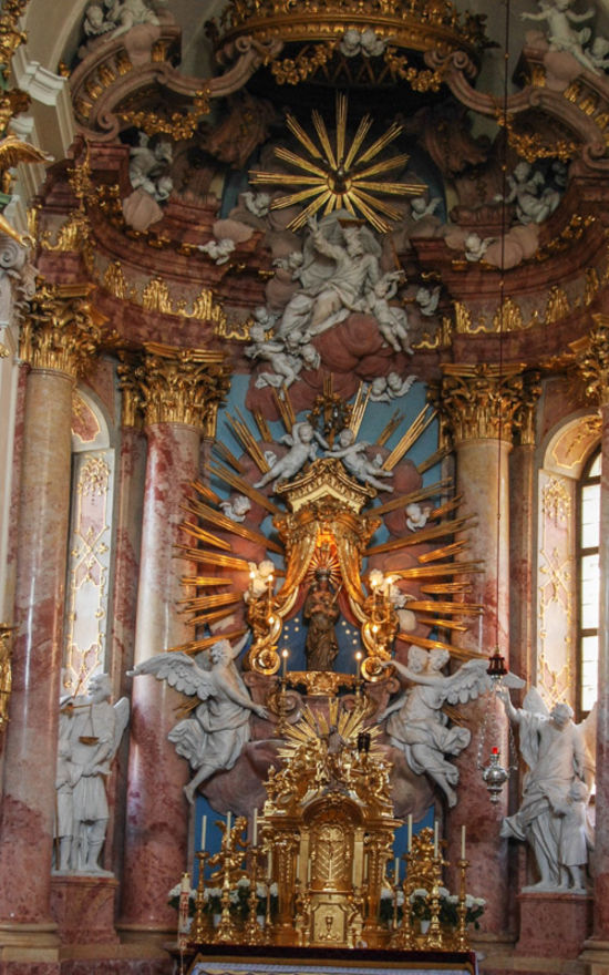 Blick in den Chorraum der Wallfahrtskirche Hafnerberg
