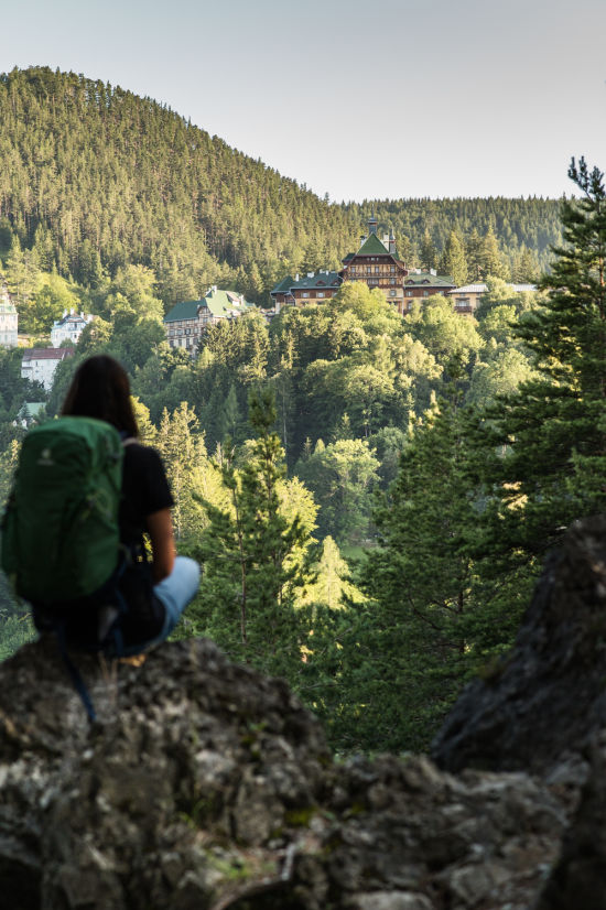 Blick aufs Südbahnhotel vom Bahnwanderweg am Semmering