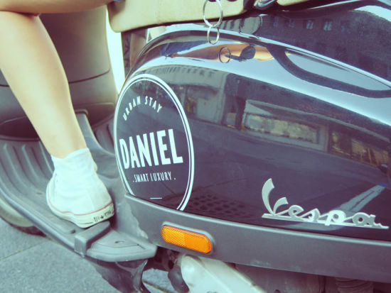 Detail Vespa mit Logo Hotel Daniel