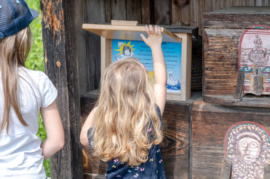 Gut versteckt warten Hinweise vom Burggespenst Rüdiger
