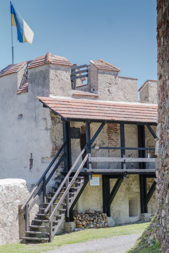 Blick zur Burgmauer, Ruine Kirchschlag
