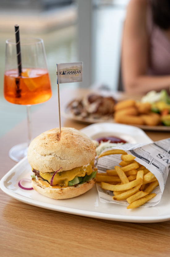 Rust, Seerestaurant Katamaran, Burger und Aperol