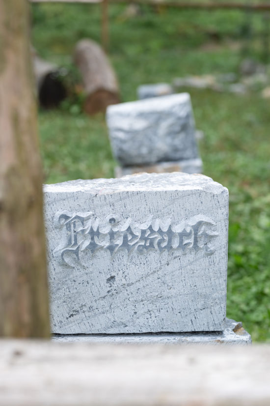 Steinblock mit Schrift, Burgbau Friesach