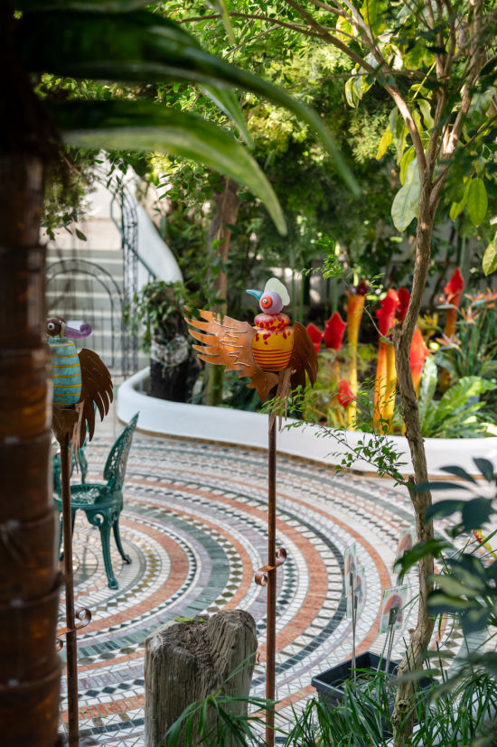 Detail Ausstellungsraum im Glasmuseum die Gläserne Burg, Palmenhaus