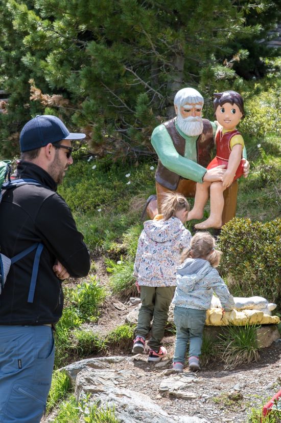 Kinder vor Heidi und Alm-Öhi, Heidi Park am Falkert