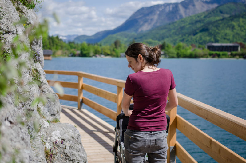 Mit Kinderwagen auf der Bürglsteinrunde, um den Bürglstein