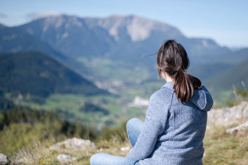 Aussicht bei der Wanderung aufs Gelände, Geländehütte