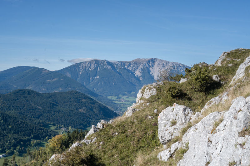 Blick zum Schneeberg vom Gelände