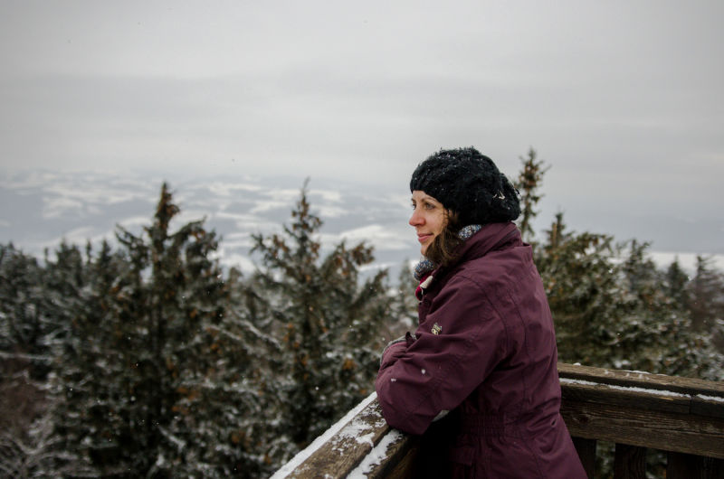 Aussicht genießen von der Hutwischwarte im Winter