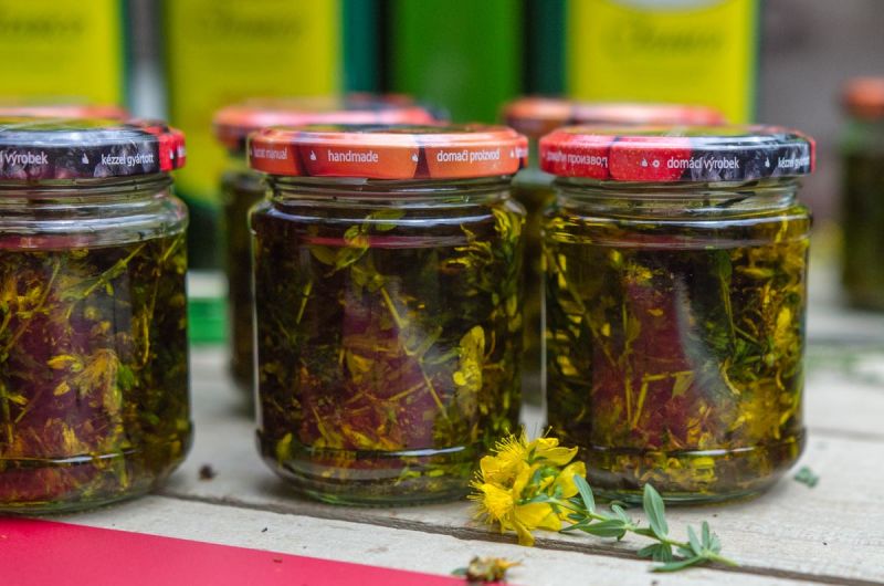 Johanniskrautöl selbst machen, Johanniskraut fertiges Öl