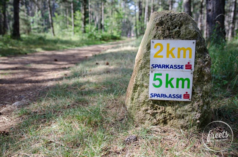 Föhrenwald Laufstrecke, Beschilderung Kilometer