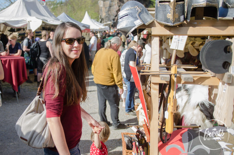 am Mittelalterfest auf der Ruine Aggstein mit Kind