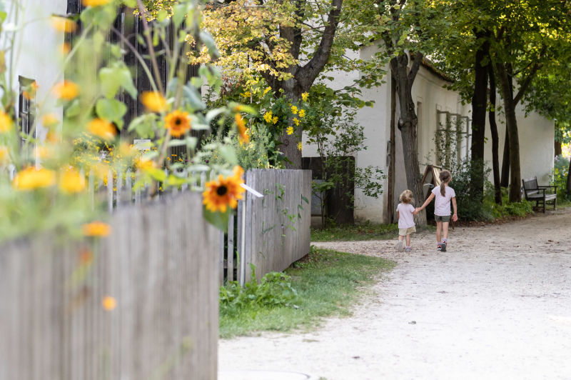 Museumsdorf Niedersulz, Weg Museumsdorf Niedersulz, Kinder im Dorf