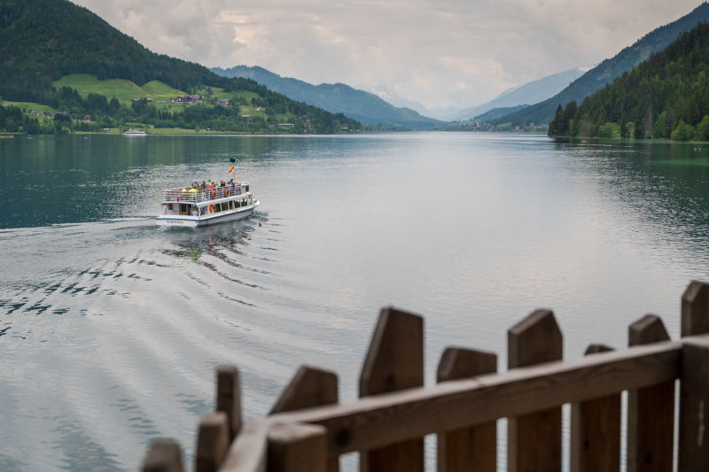 Weissensee, Aussichtspunkt mit Schiff Schiff am Weissensee
