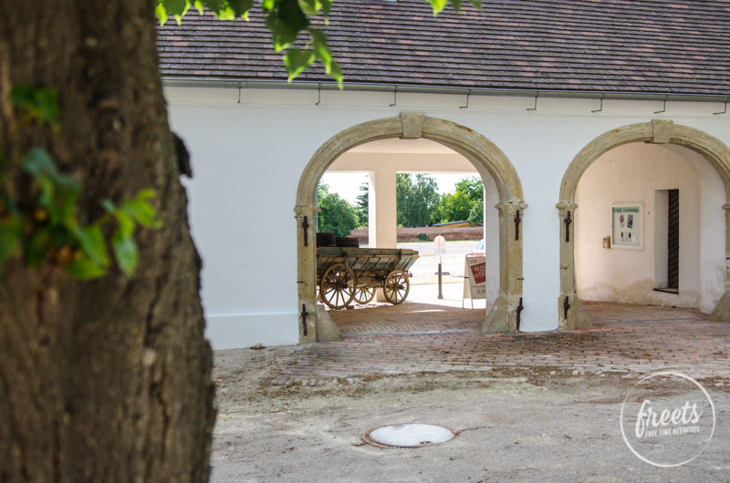 Arkadengang im Schloss Kirchstetten im Weinviertel