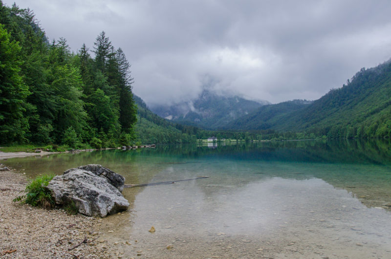 Familienwanderung im Salzkammergut, Ufer des Vorderen Langbathsee