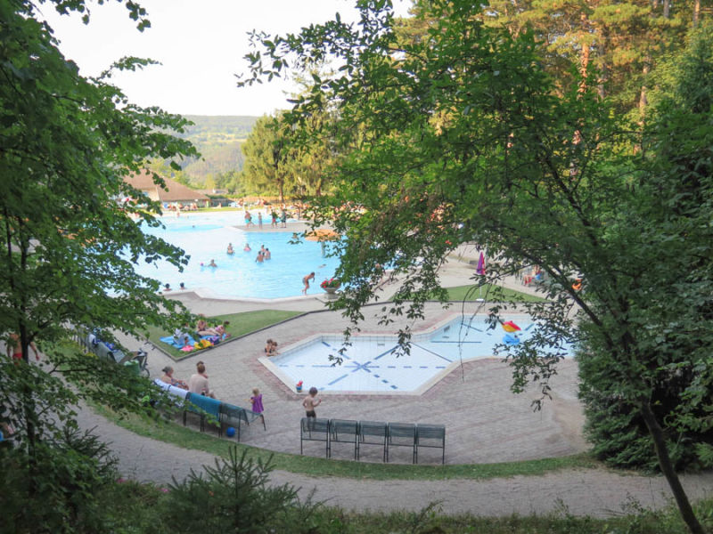 Blick aufs Kinderbecken; Waldbad Piesting
