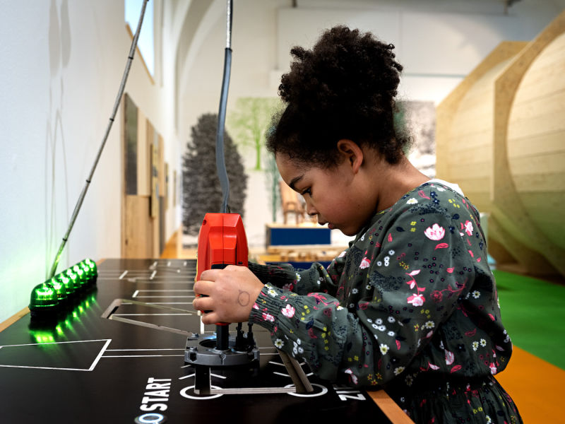 Zoom Kindermuseum Mitmachausstellung alles Holz