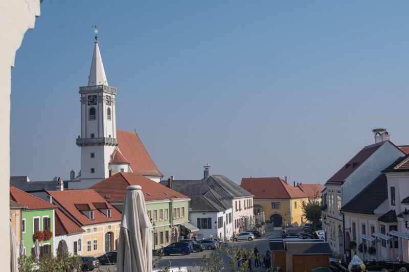 Rust Hauptplatz Blick von der Fischerkirche zum Hauptplatz von Rust