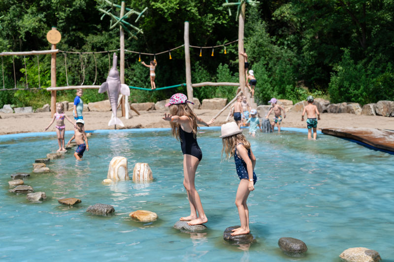 Kinder am Wasserspielplatz, Fossilienwelt Weinviertel