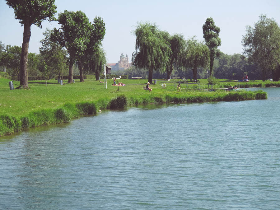 Donausee Weitenegg, Melk Donausee Weitenegg mit Blick auf Stift Melk und die Liegewiese
