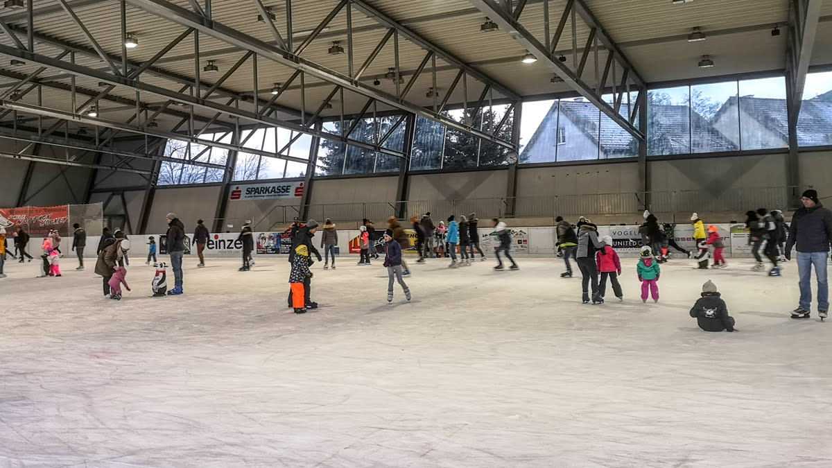 Eislaufplatz in der Kunsteisarena Ternitz