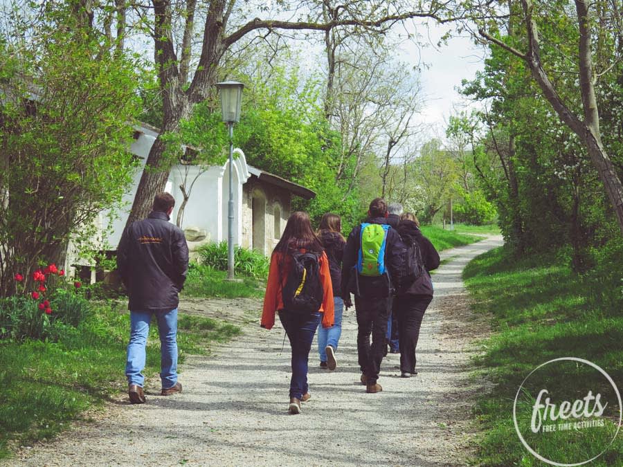 in die Grean gehen Spaziergang durch die Kellergasse beim in die Grean gehen in Wolkersdorf