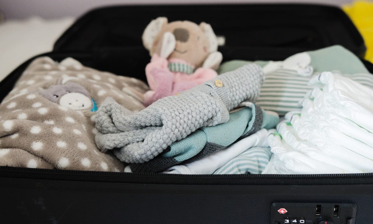 Koffer mit Babysachen