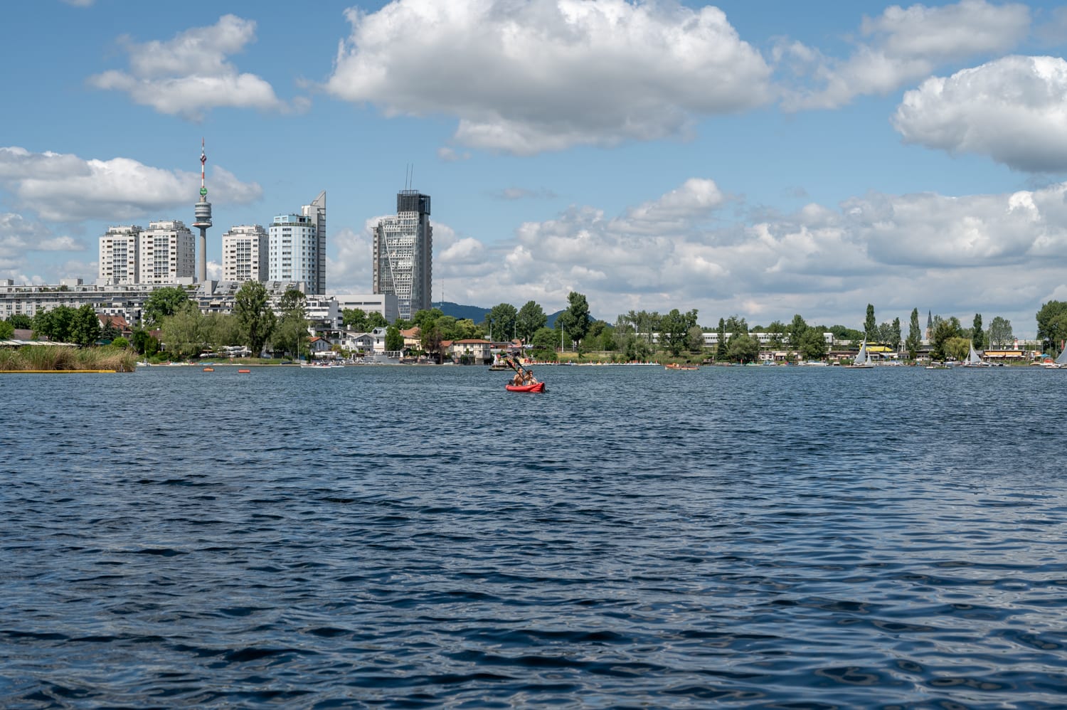 Untere Alte Donau vom Boot aus, Wien