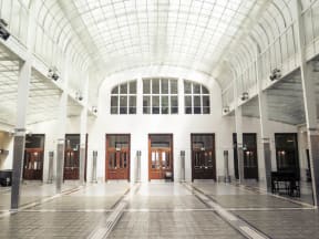 Einblick in den Kassensaal der Postsparkasse Wien