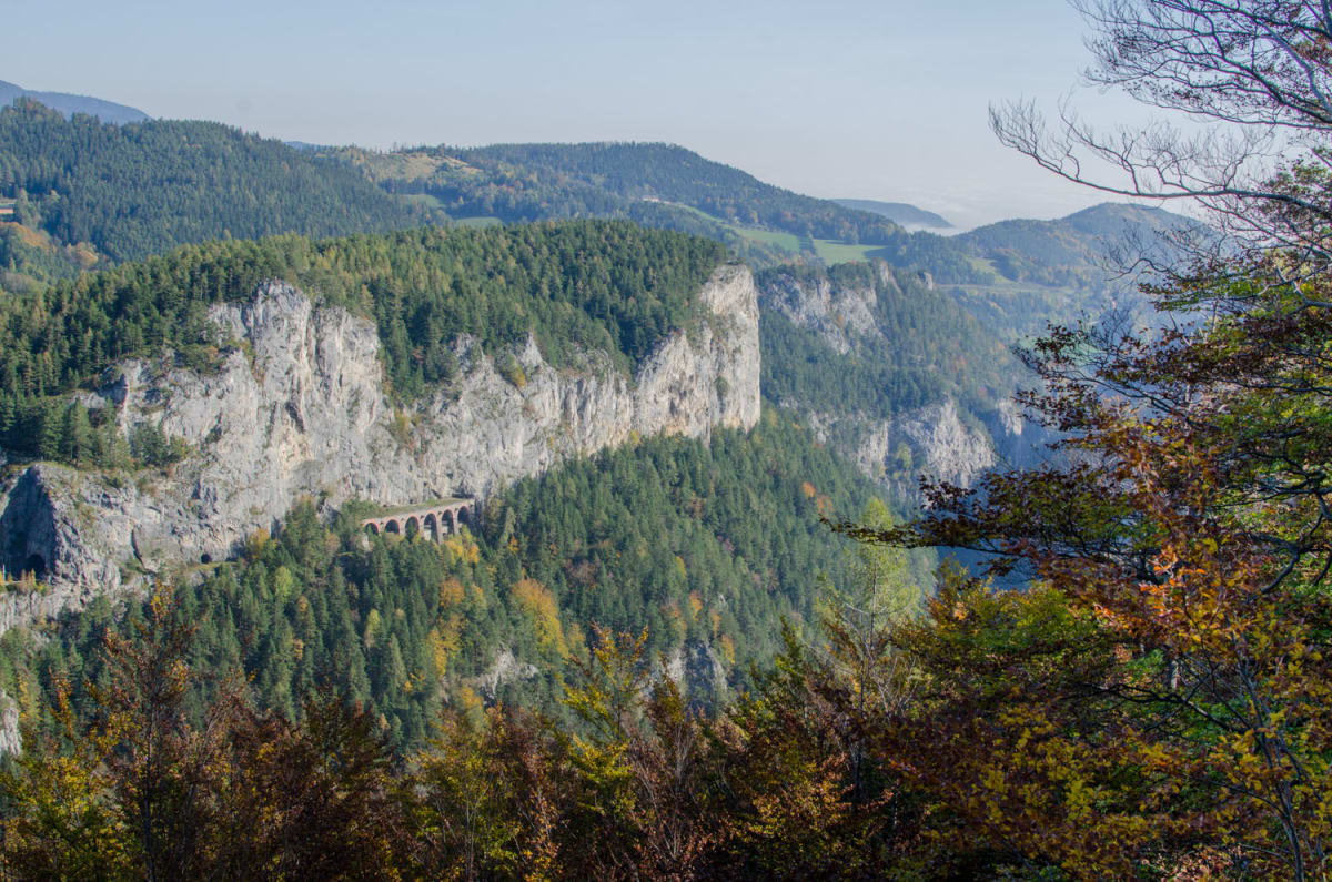 Blick auf die Weinzettelwand am Bahnwanderweg, Spaziergang zu den Highlights