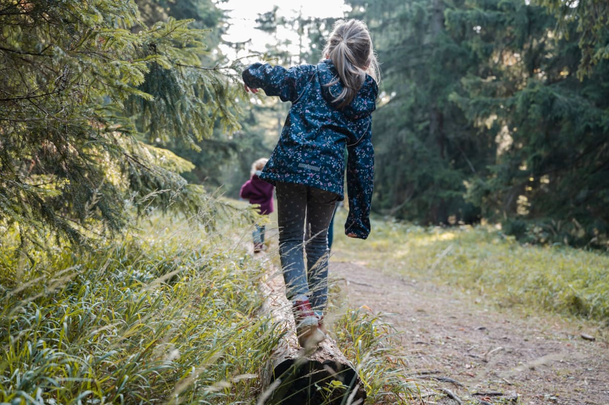 Kind am Kindererlebnisweg auf der Hohen Wand