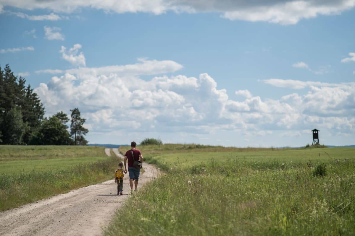Hochmoor Schrems, Naturparkweg Familie wandert am Naturparkweg Hochmoor Schrems