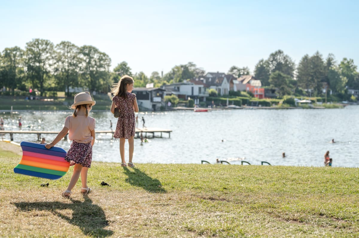 Kinder am Neufelder See im Mittelburgenland im Sommer