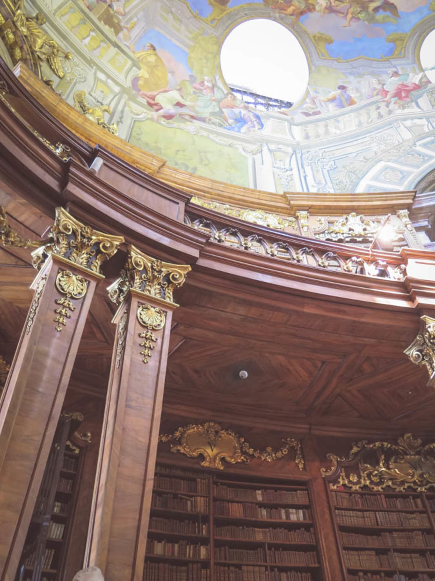 Blick in Richtung Kuppelfresko, ÖNB Prunksaal