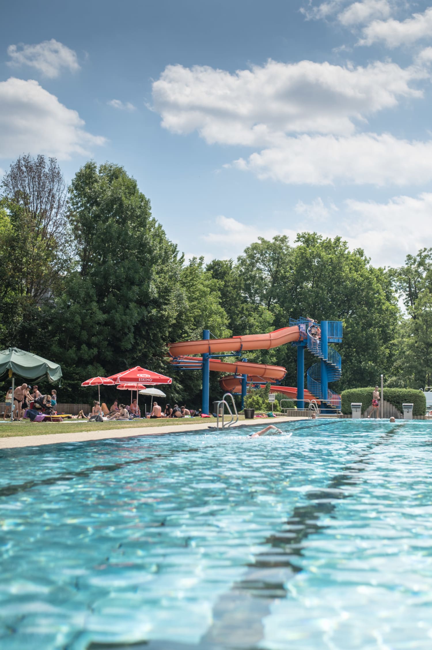 Blub Ternitz Rutsche und Sportbecken im Blub Erlebnisbad Ternitz