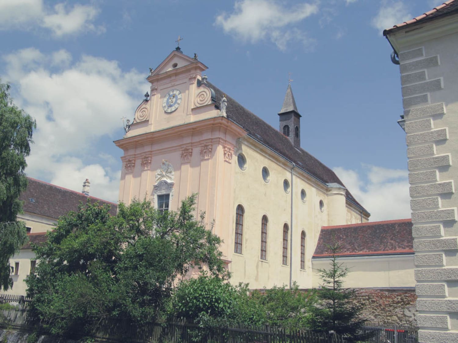 Kloster Mauerbach, barocke Fassade der Klosterkirche