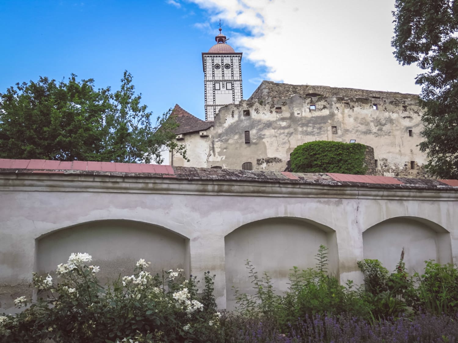 Blick auf die Schallaburg vom historischen Garten