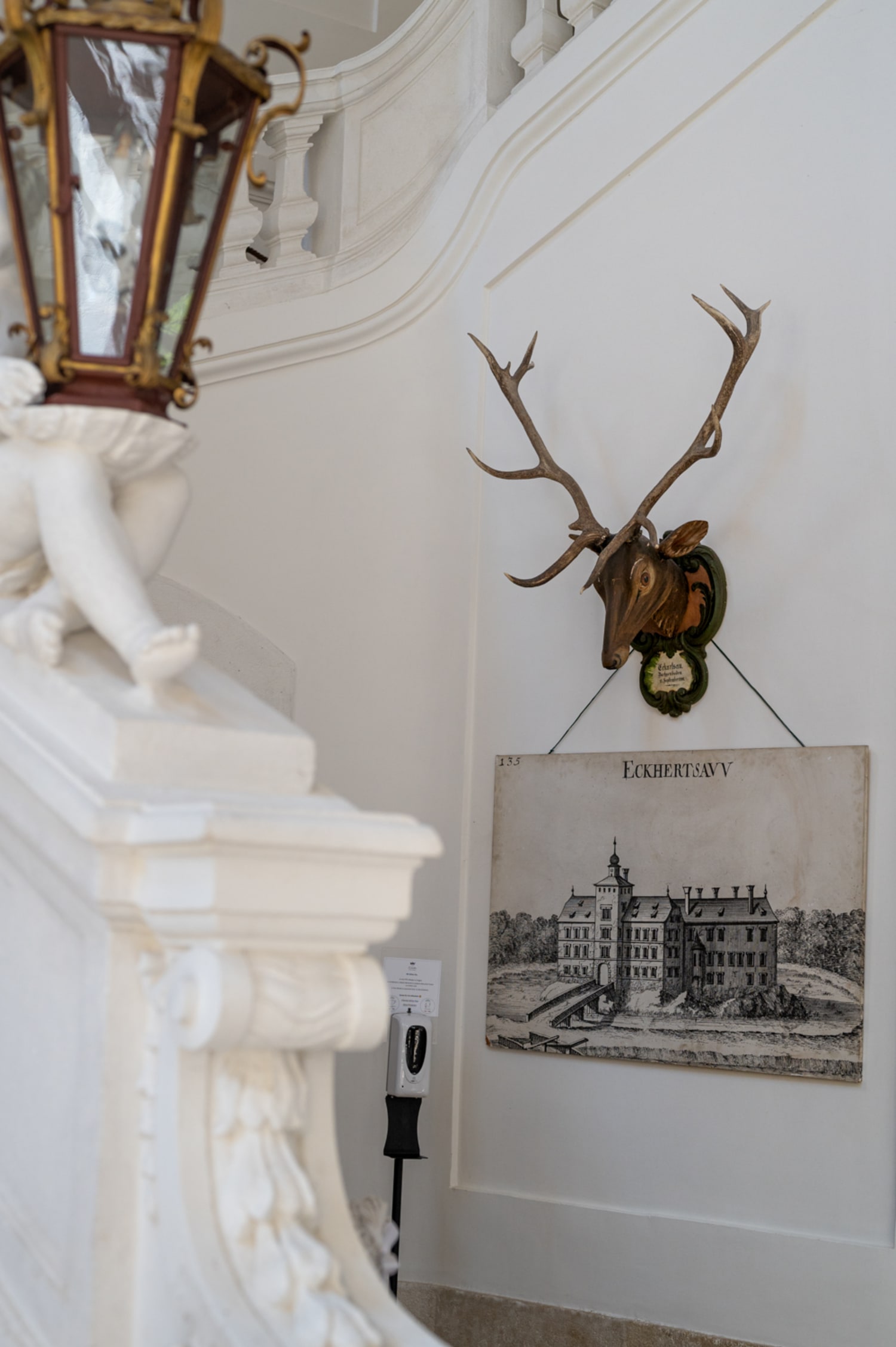 Tür zum Innenhof im Schloss Eckartsau