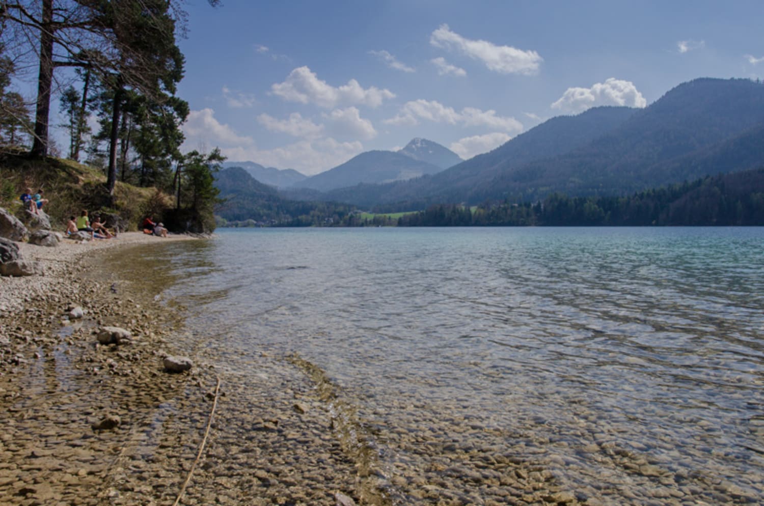 Schotterbucht am Fuschlsee während der Wanderung am Rundwanderweg um den Fuschlsee, Salzburg