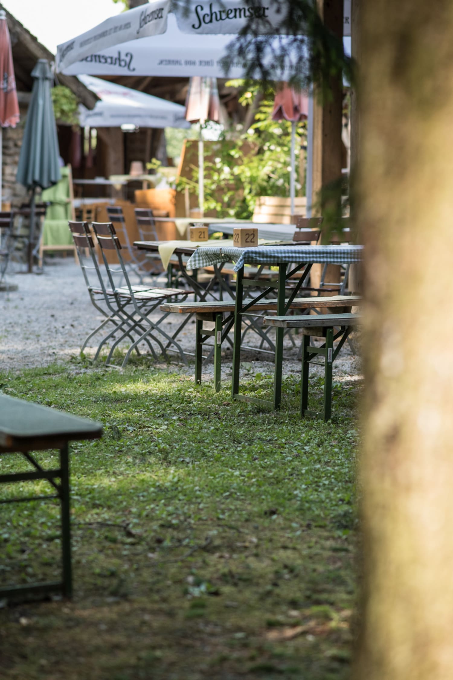Tisch im Gastgarten der Waldschenke Schreiber in Schrems