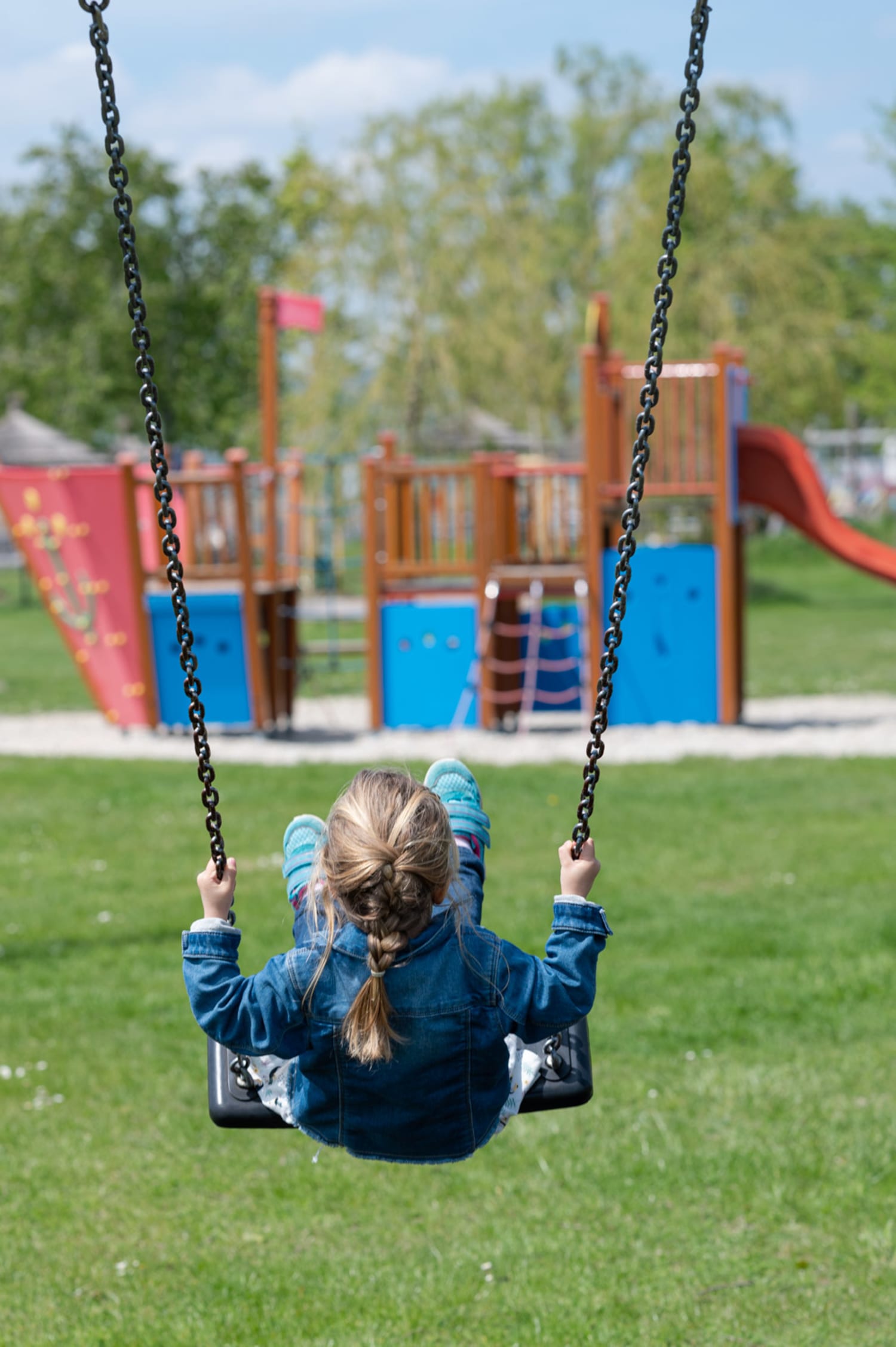 Spielplatz für kleinere Kinder im Seebad Breitenbrunn, Schaukel