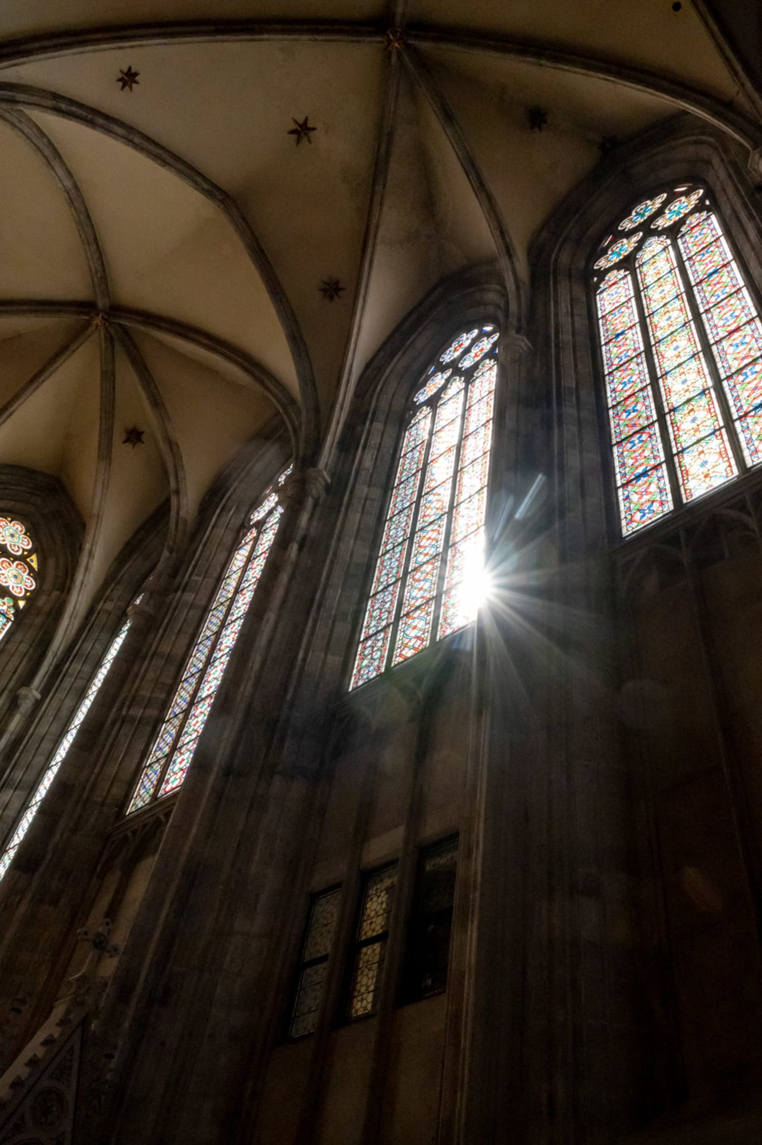 Klosterkirche Heiligenkreuz, Hallenchor mit Sonnenlicht