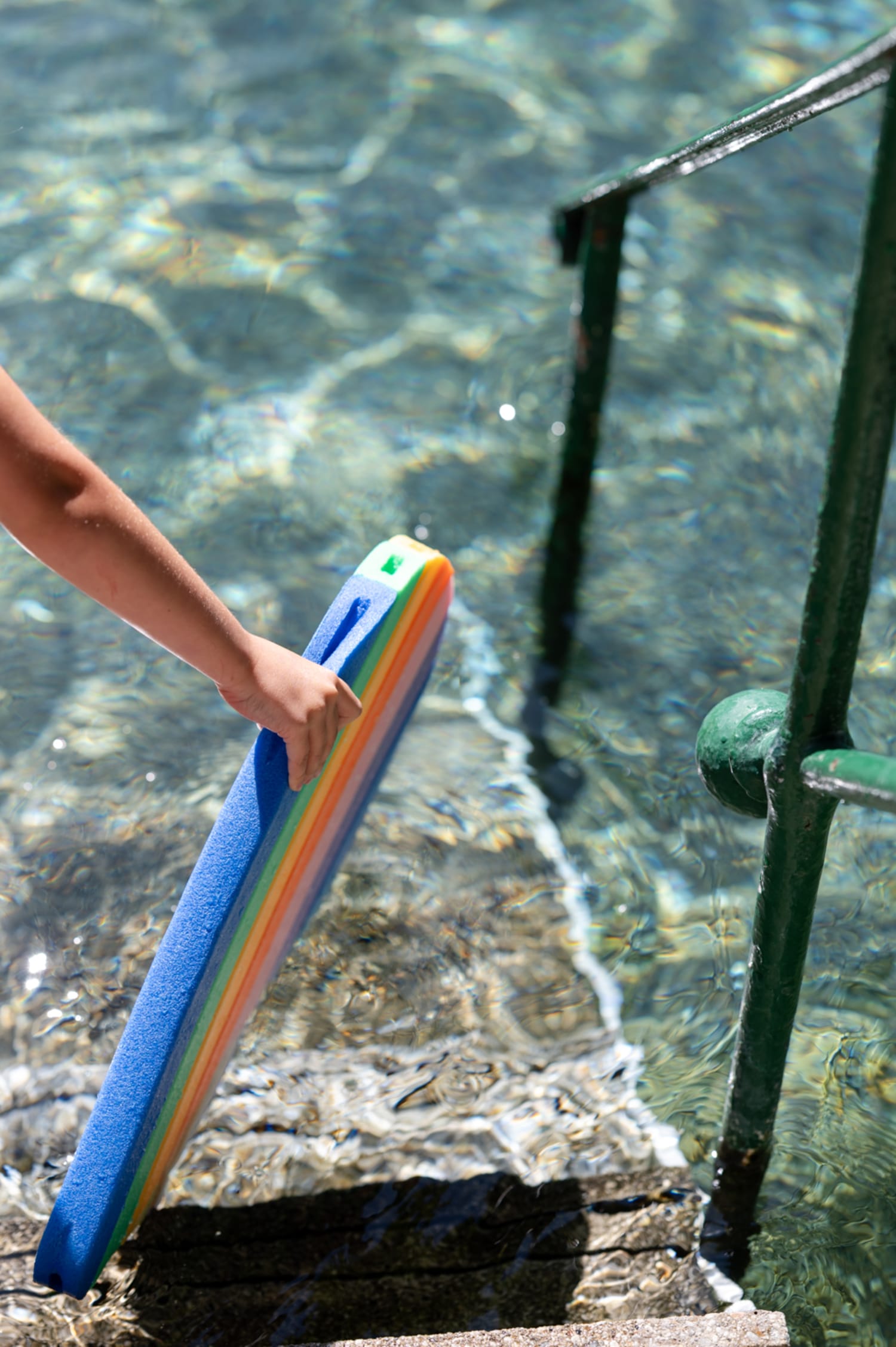 Schwimmbrett im Wasserbecken bei Bad Fischau