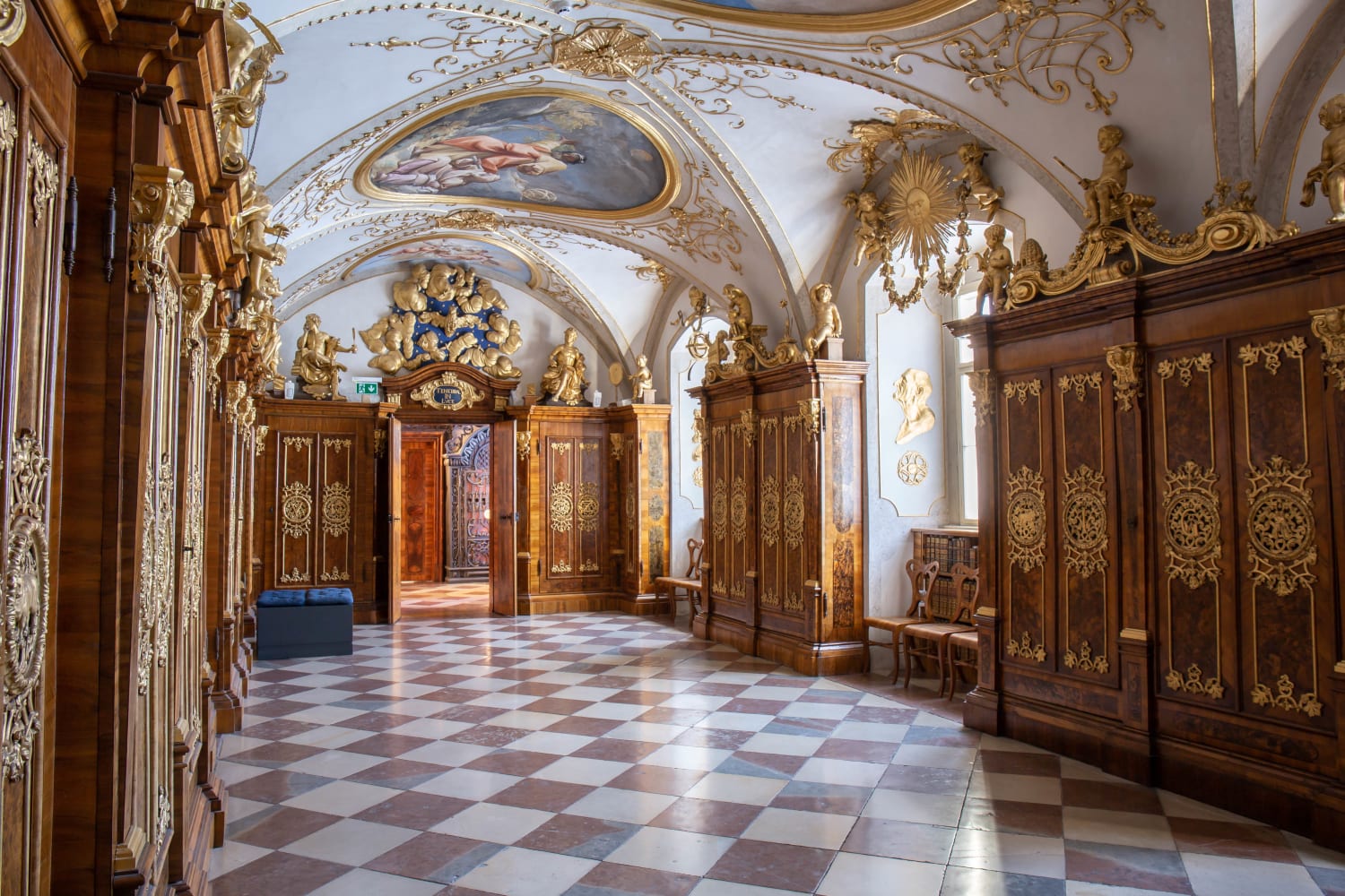 Blick in die Bibliothek im Museum am Dom, St. Pölten