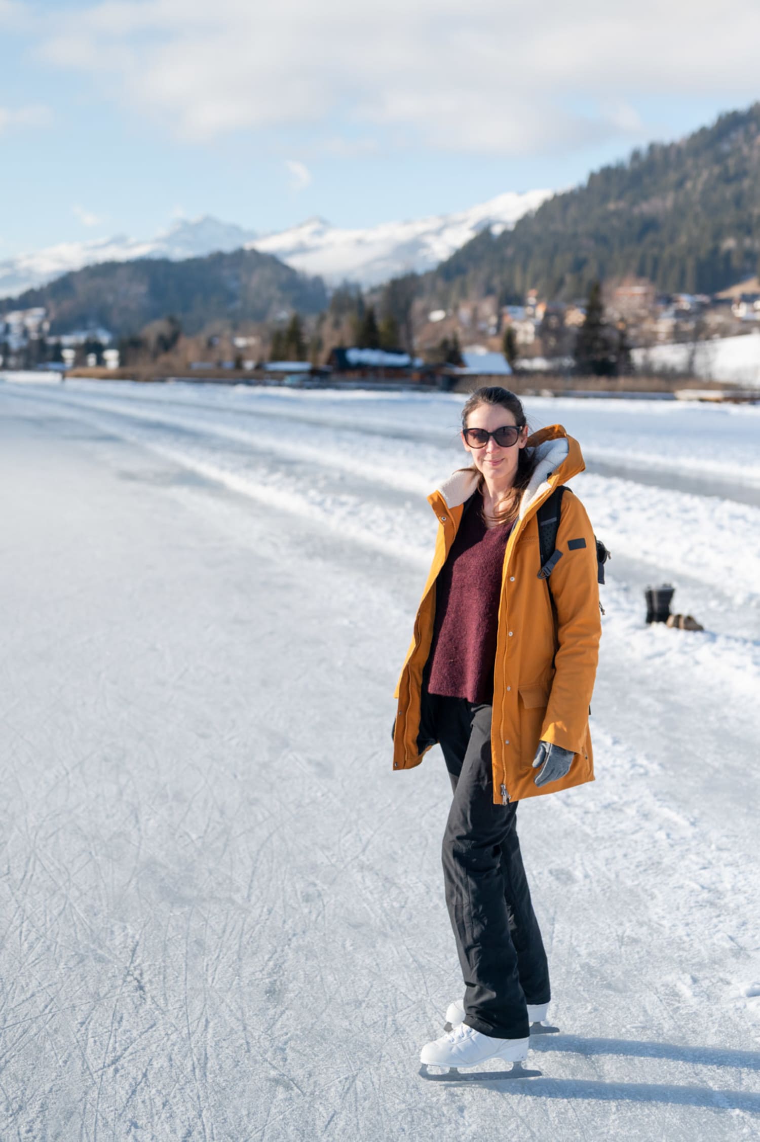 Claudia Schlager beim Eislaufen am Weißensee in Kärnten
