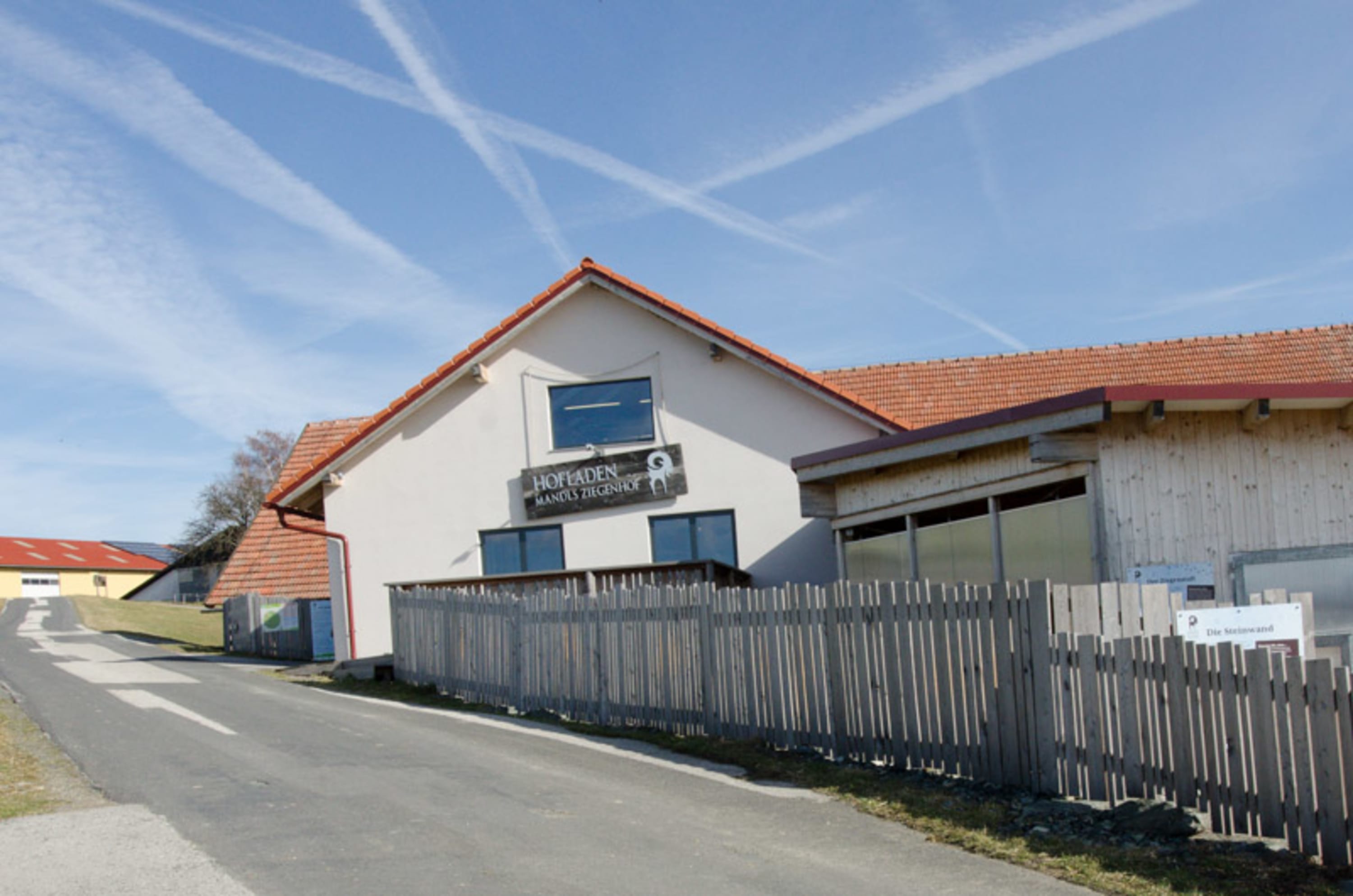 Mandl's Ziegenhof in der Buckligen Welt, Hausfassade