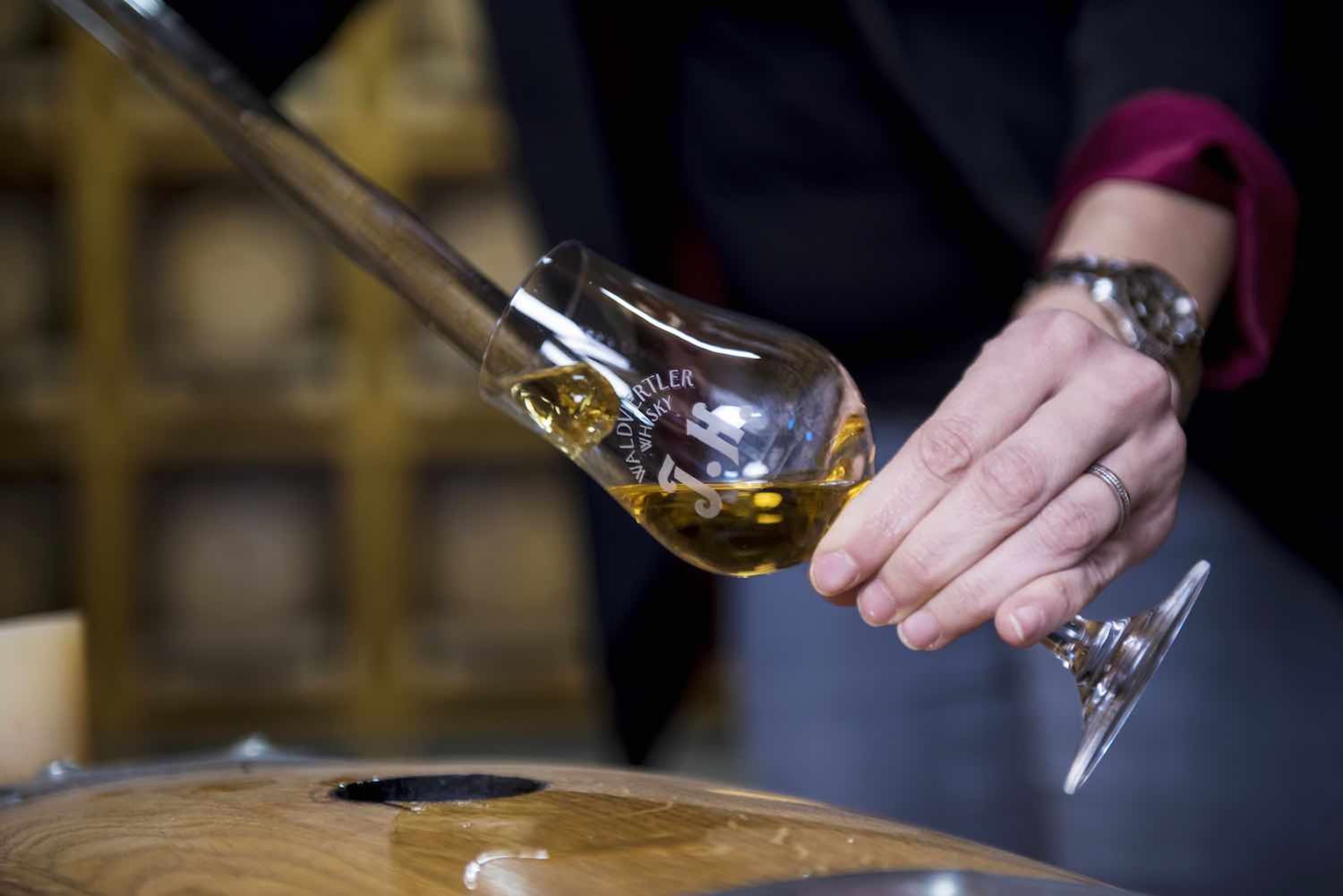 Whisky Erlebniswelt, Imre Antal Fassprobe, Whisky Erlebniswelt