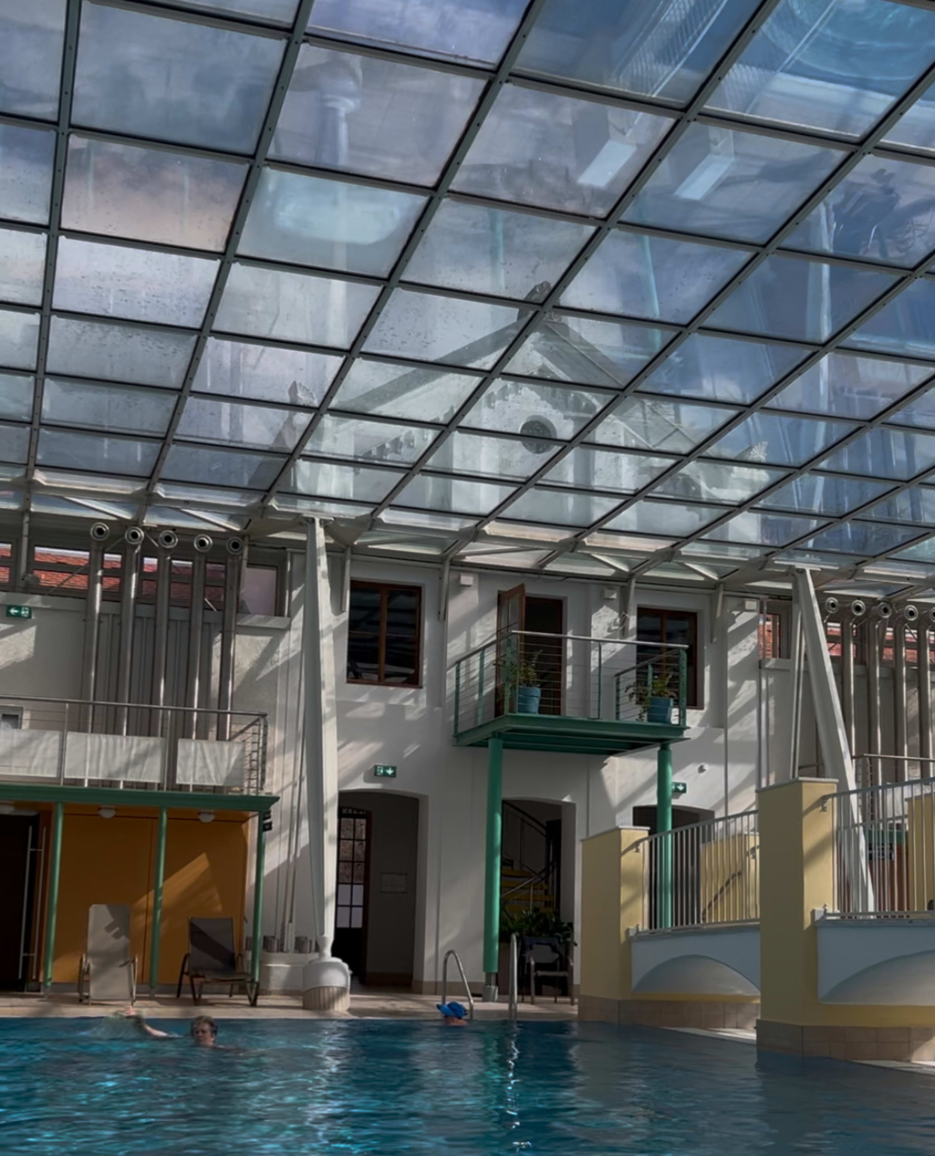 Glasdecke in der Römertherme Baden